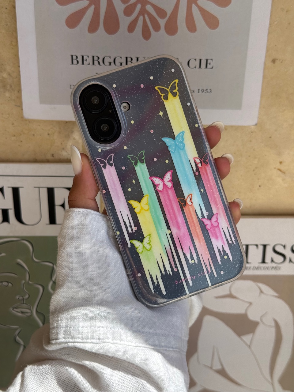 قاب پروانه رنگین کمونی مناسب برای آیفون | iPhone iphone 15promax