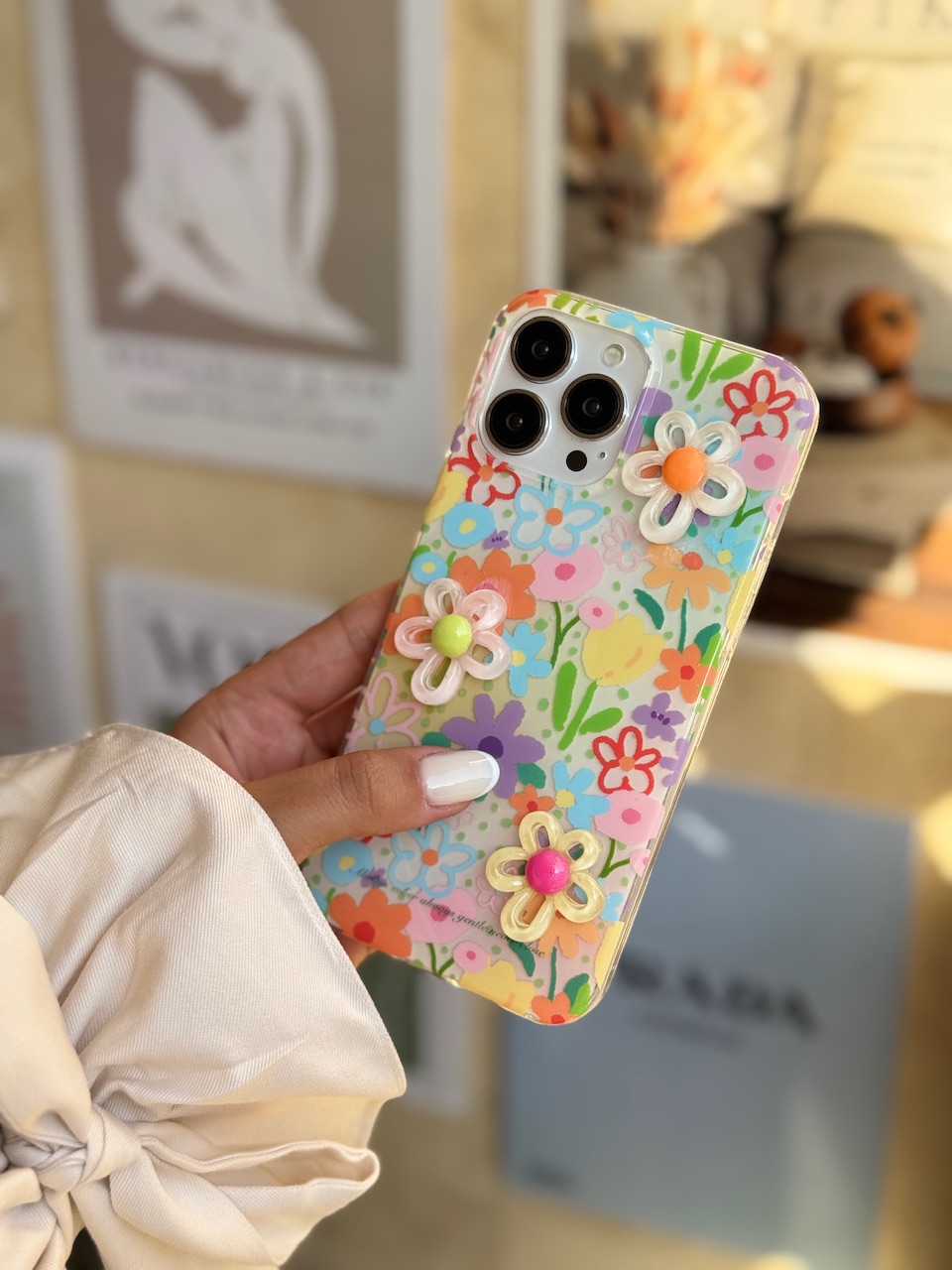 قاب باغچه با آویز و گل های برجسته مناسب برای آیفون | iPhone iphone 16