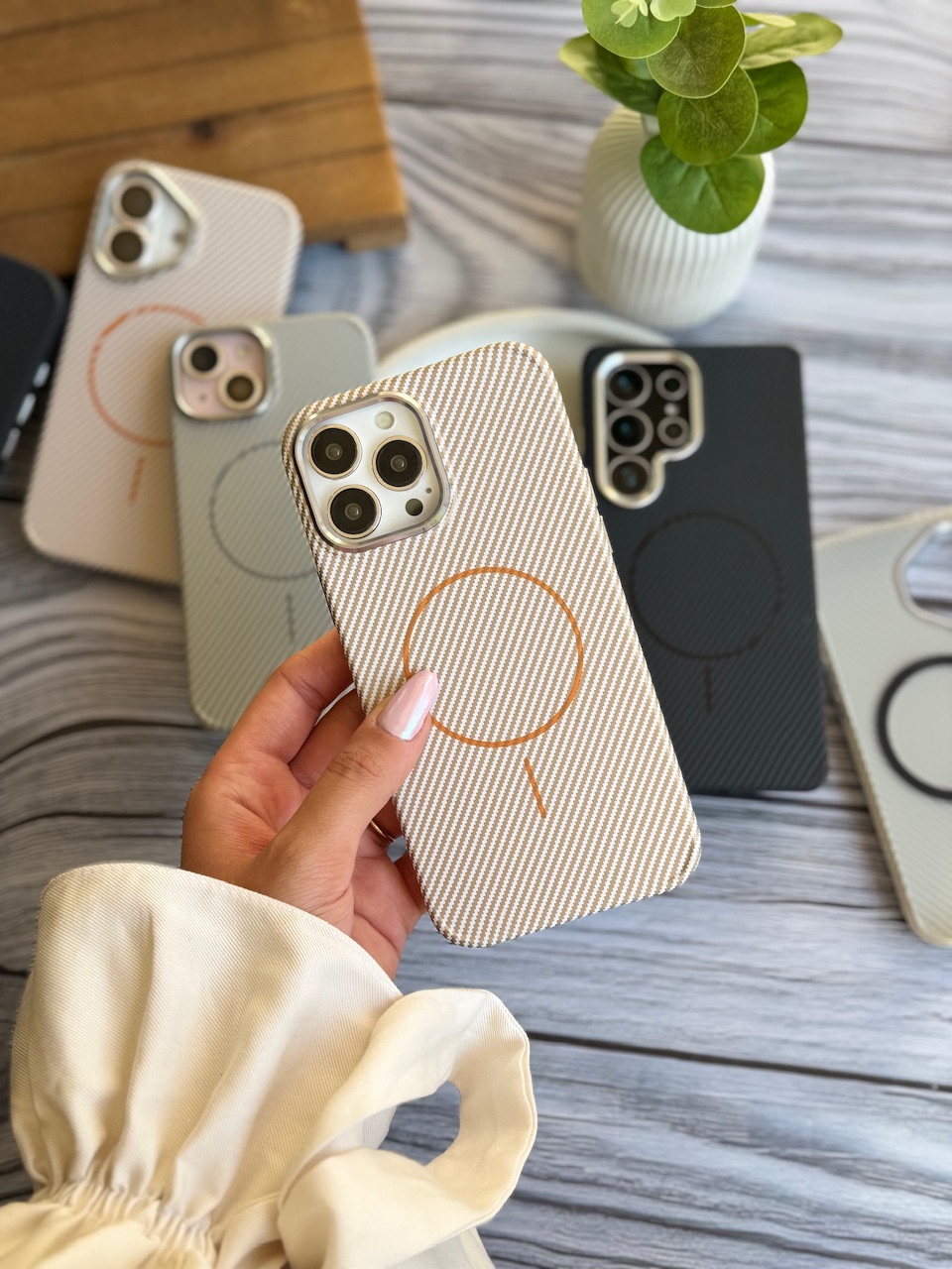قاب Carbon Magsafe با پک Q Series مناسب برای آیفون | iPhone iphone16ProMax