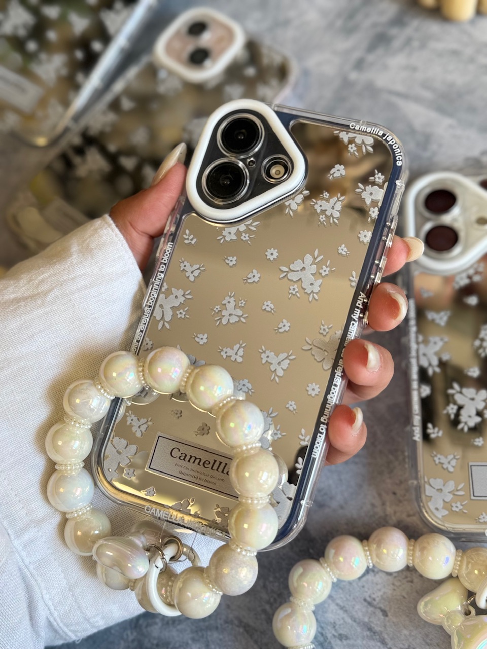 2102---قاب گل کاملیا با آویز مناسب برای آیفون | iphone 16-5