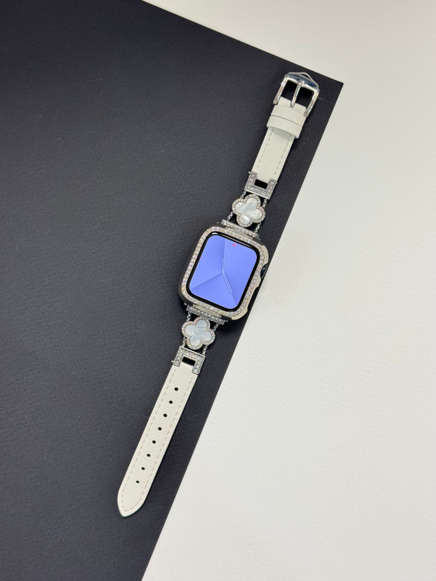 5067---بند اپل واچ چرمی طرح ون کلیف با گارد نگین دار-2