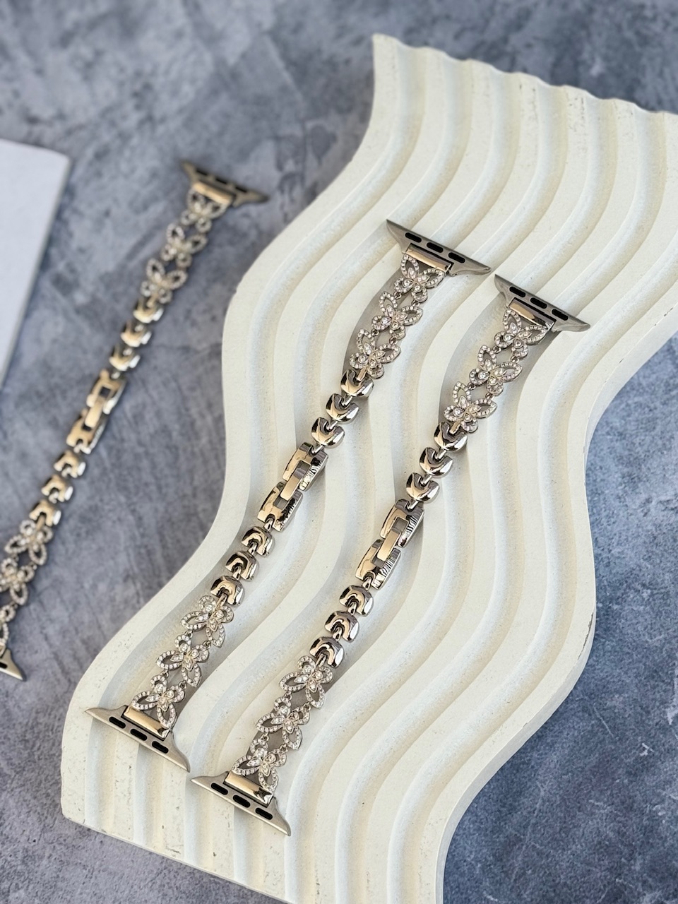 w5062---بند اپل واچ استیل پروانه نگین painted lady-4