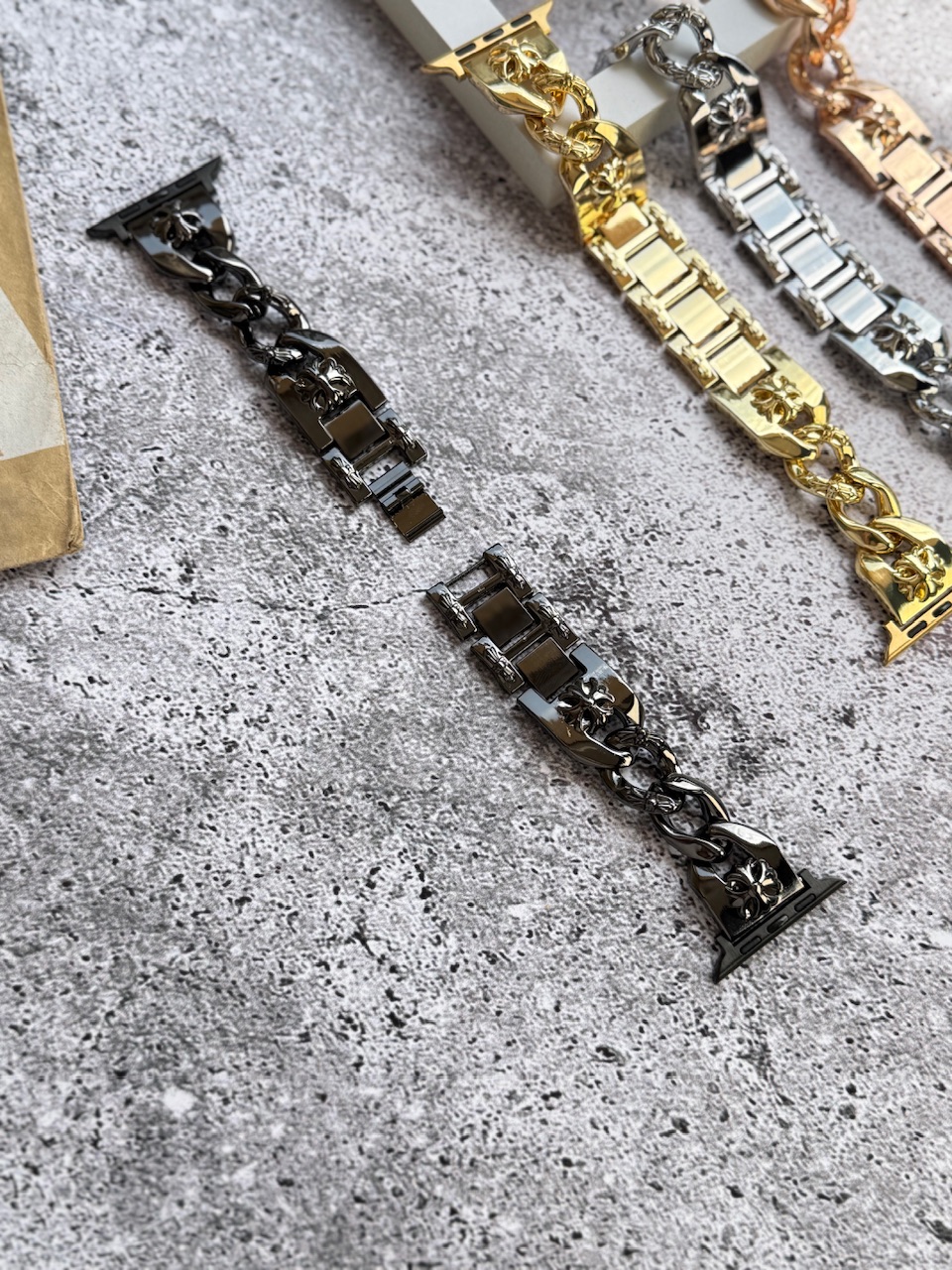 5033---بند اپل واچ کارتیر گل azurea-2