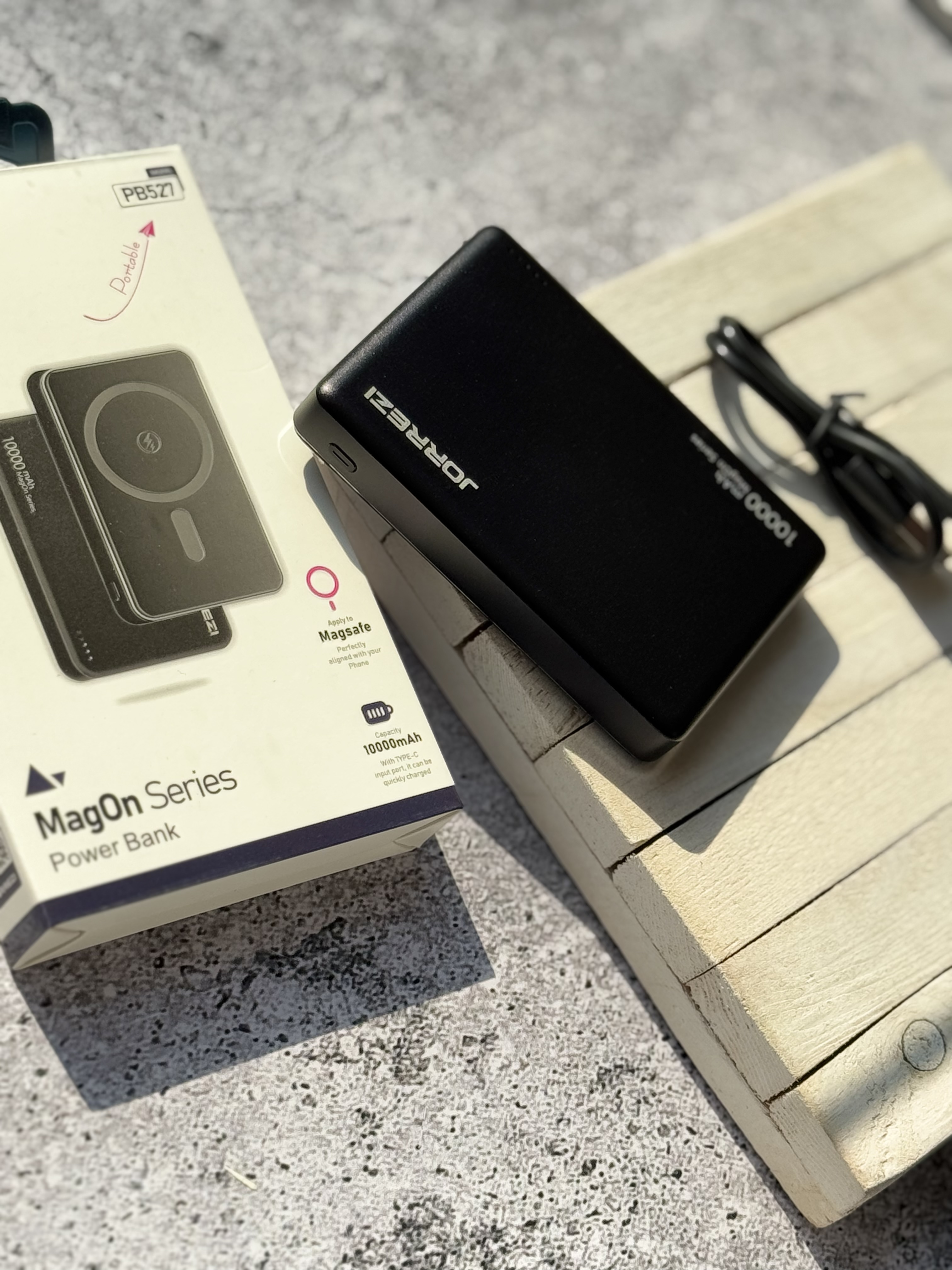 9016---پاور بانک 10 هزار MagOn Series برند JORREZI-4