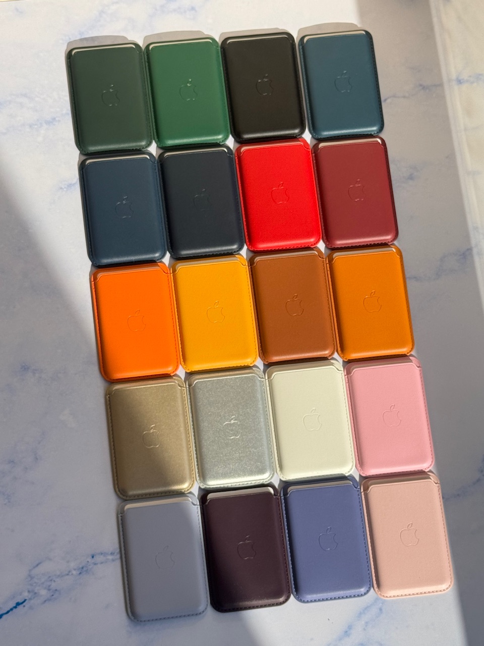 0069---جاکارتی مگ سیف اپل Leather wallet magsafe-2